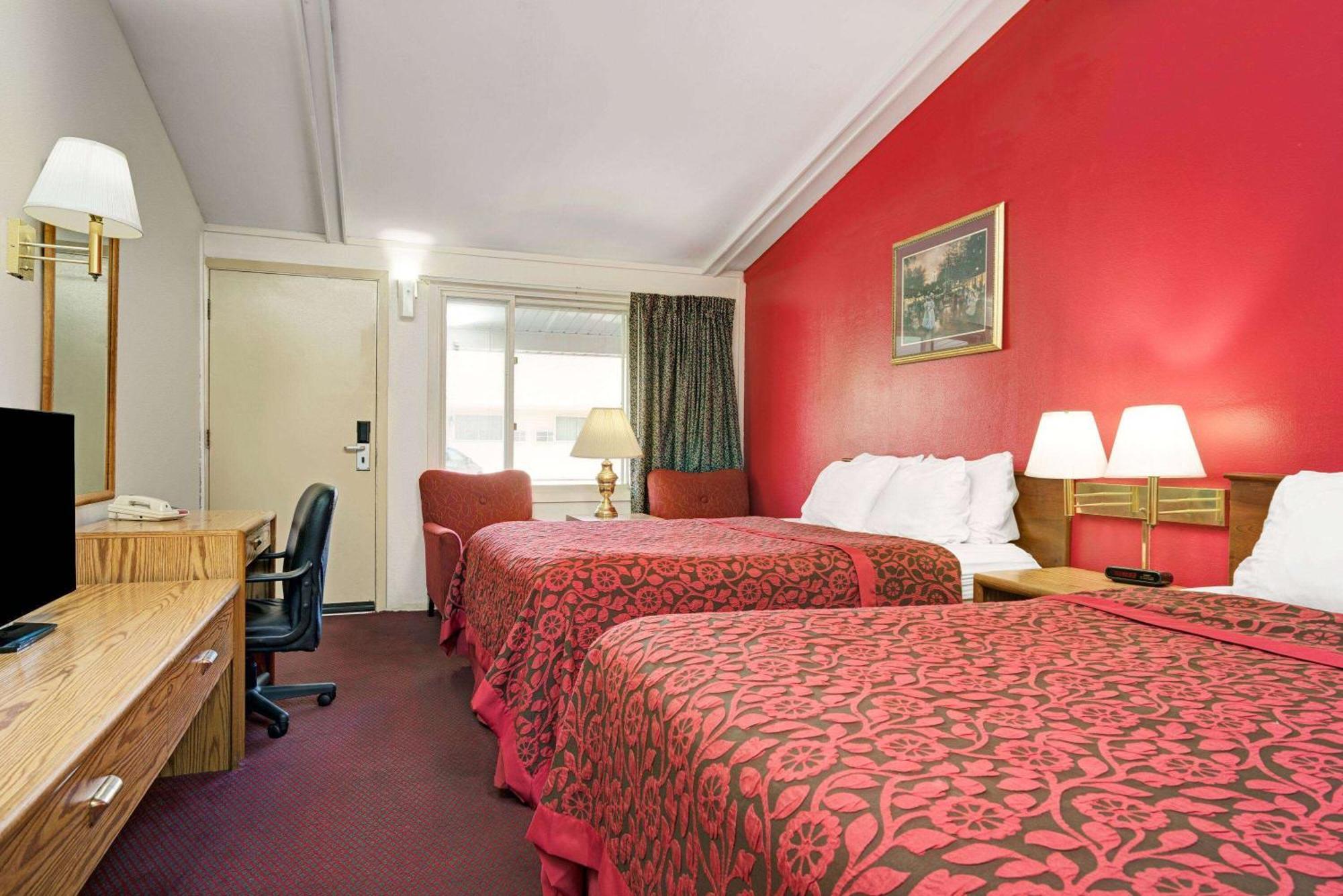 Travelodge By Wyndham Ред-Вінґ Екстер'єр фото