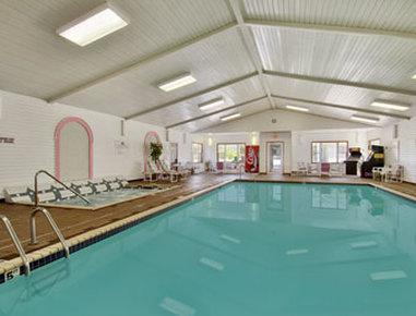 Travelodge By Wyndham Ред-Вінґ Екстер'єр фото